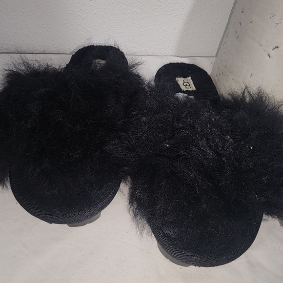 criss cross fluffy sandals